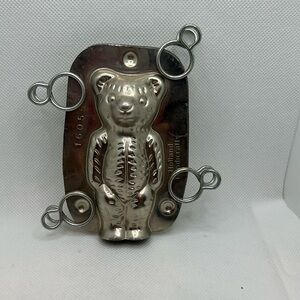 Vintage Holland Handicrafts teddy bear
Chocolate Mold #16055 with 4 clips